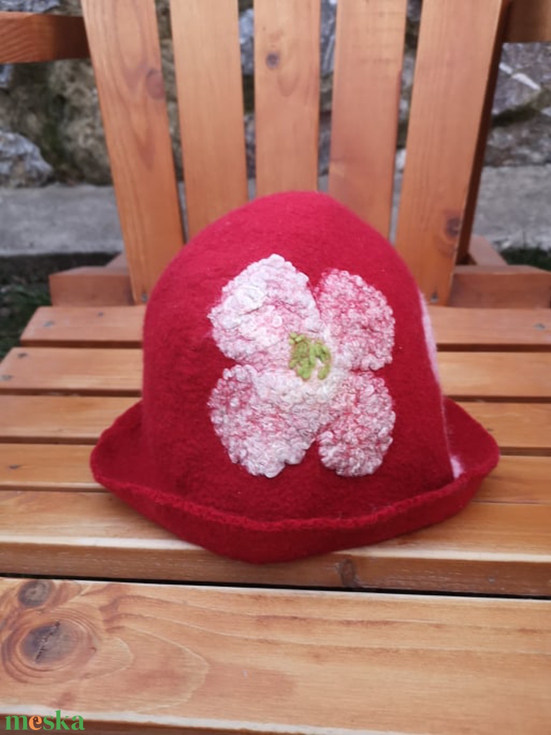 Piros virágos szaunakalap, szaunasapka, nemez kalap, nemez sapka - ruha & divat - sál, sapka, kendő - sapka - Meska.hu Piros virágos szaunakalap, szaunasapka, nemez kalap, nemez sapka - ruha & divat - sál, sapka, kendő - sapka - Meska.hu