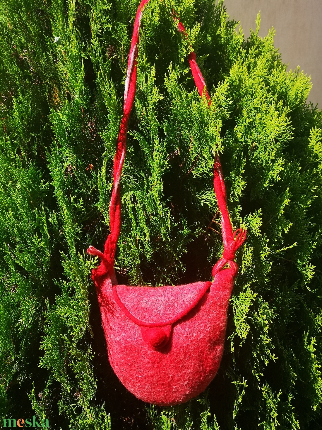 Piros kis nemez válltáska  - táska & tok - kézitáska & válltáska - vállon átvethető táska - Meska.hu Piros kis nemez válltáska  - táska & tok - kézitáska & válltáska - vállon átvethető táska - Meska.hu