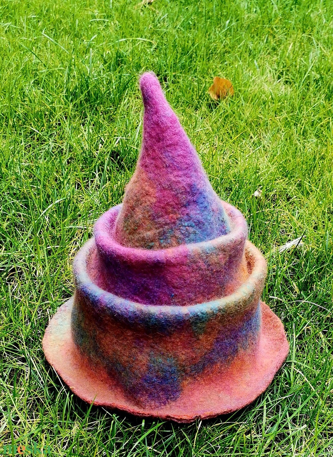 Szivárvány szaunasapka, szaunakalap, nemez sapka, manósapka, nemezkalap, fesztiválkalap - ruha & divat - sál, sapka, kendő - sapka - Meska.hu