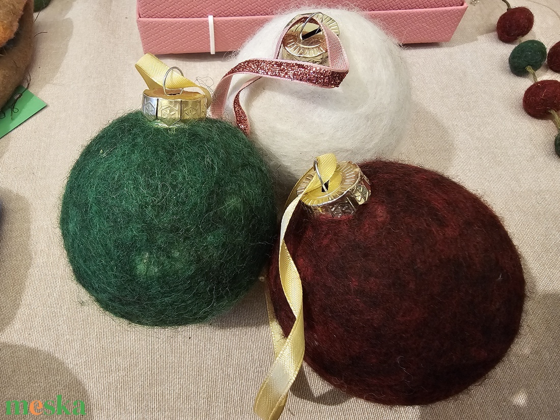 Nemezelt karácsonyi üveggömbdíszek - karácsony - karácsonyi lakásdekoráció - karácsonyfadíszek - Meska.hu