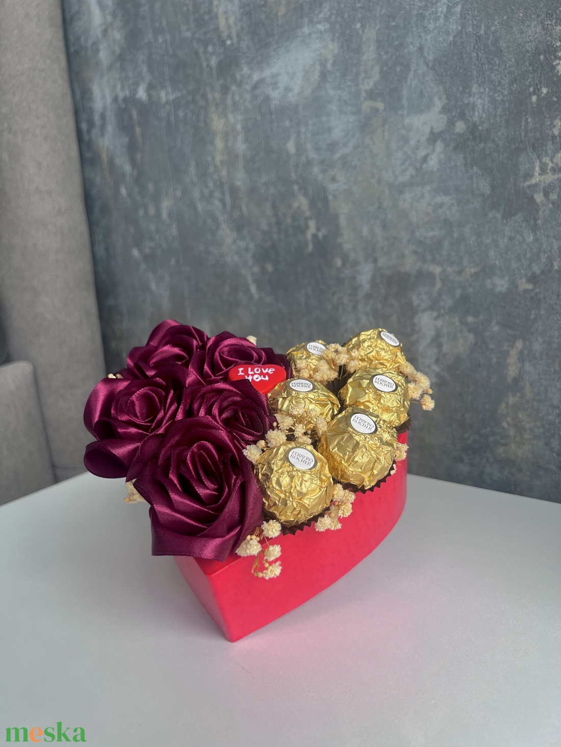 Virágbox szaténrózsákkal és Ferrero csokival - otthon & életmód - virágdekoráció - virágok - virágbox - Meska.hu