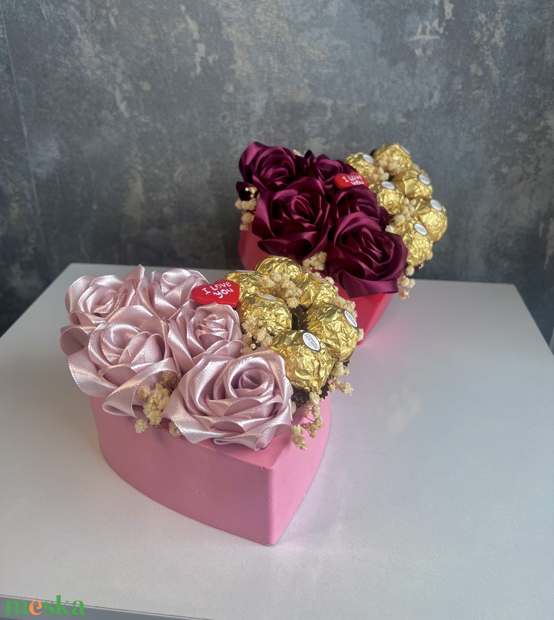 Virágbox szaténrózsákkal és Ferrero csokival - otthon & életmód - virágdekoráció - virágok - virágbox - Meska.hu