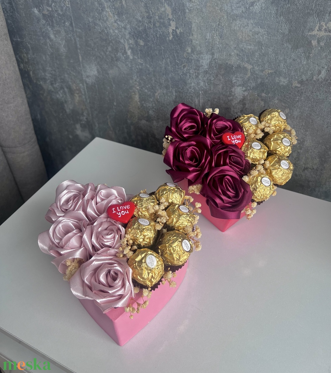Virágbox szaténrózsákkal és Ferrero csokival - otthon & életmód - virágdekoráció - virágok - virágbox - Meska.hu