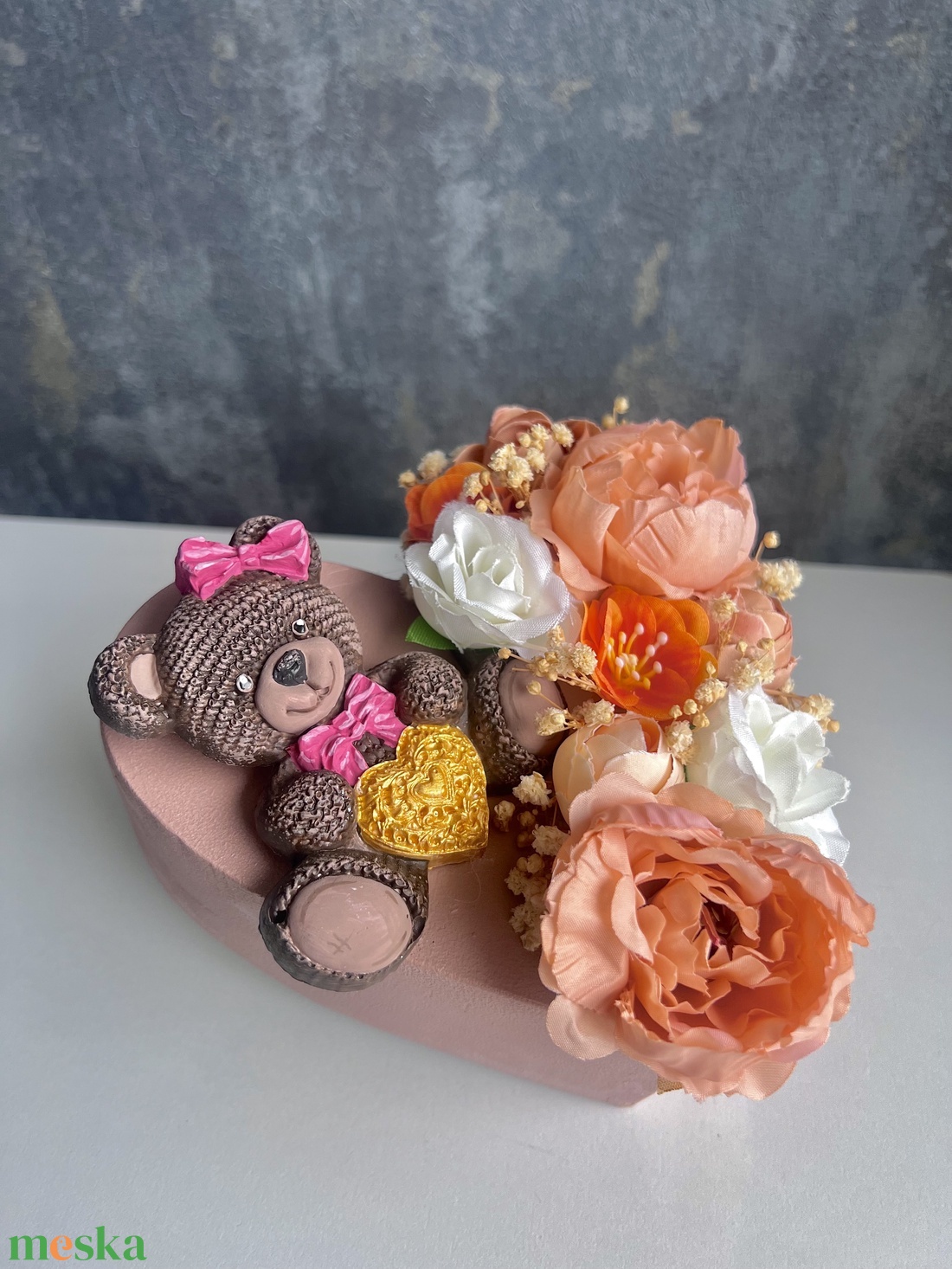 Virágbox macis kerámiafigurával - otthon & életmód - virágdekoráció - virágdíszek - asztali virágdísz - Meska.hu