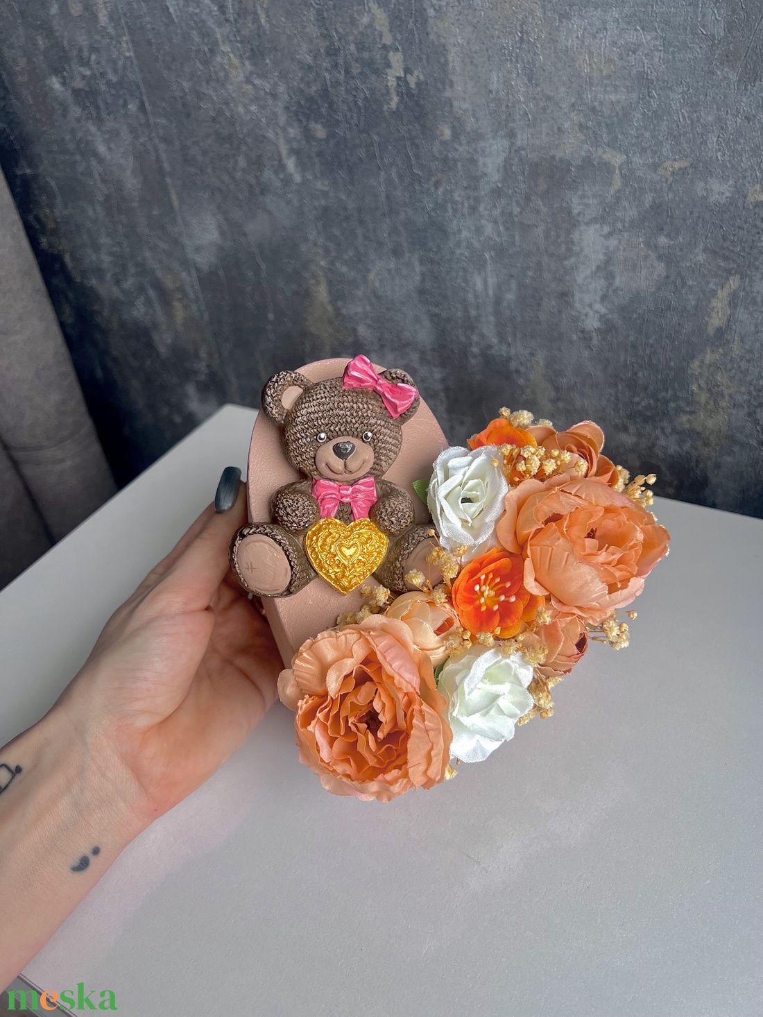 Virágbox macis kerámiafigurával - otthon & életmód - virágdekoráció - virágdíszek - asztali virágdísz - Meska.hu