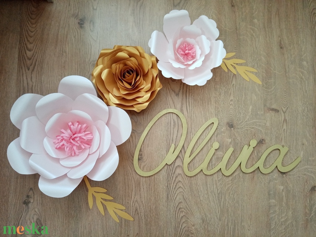 Fa dekornév és papírvirág szett, dekorbetű, dekoráció, felirat, babanév, babaszoba, óriásvirág - otthon & életmód - dekoráció - fali és függő dekoráció - betű & név - Meska.hu