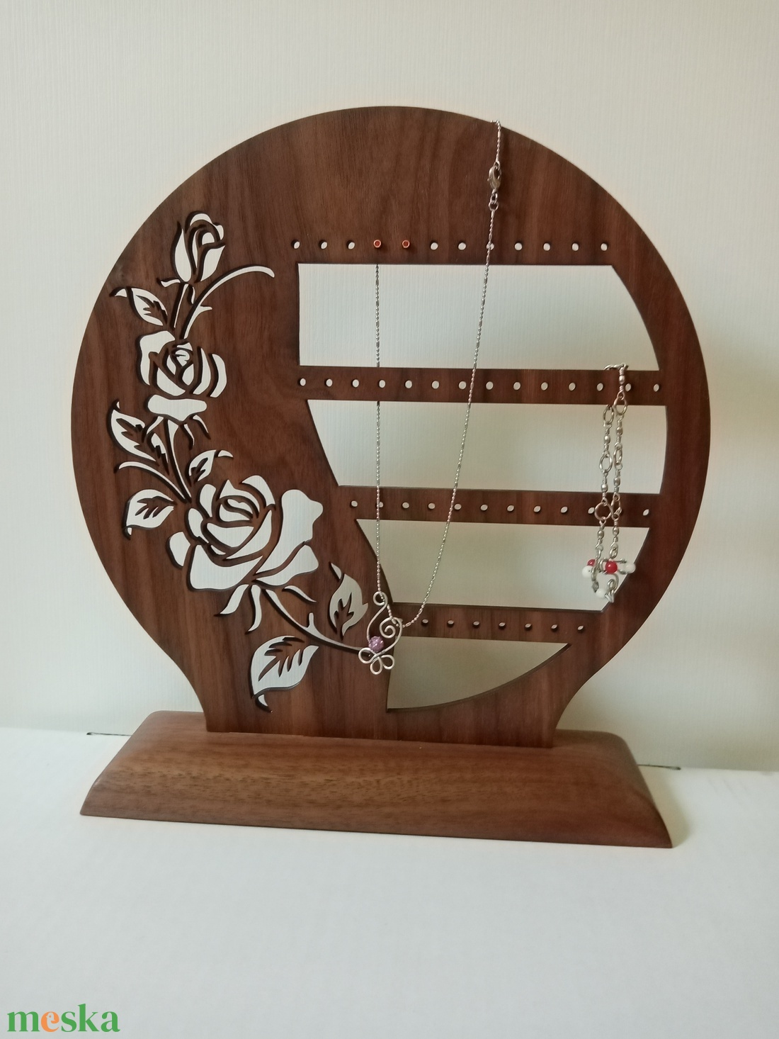 Ékszertartó, fülbevaló tartó, nyaklánctartó diófából, születésnap, ballagás, névnap, házassági évforduló - ékszer - ékszertartó - ékszertartó állvány - Meska.hu