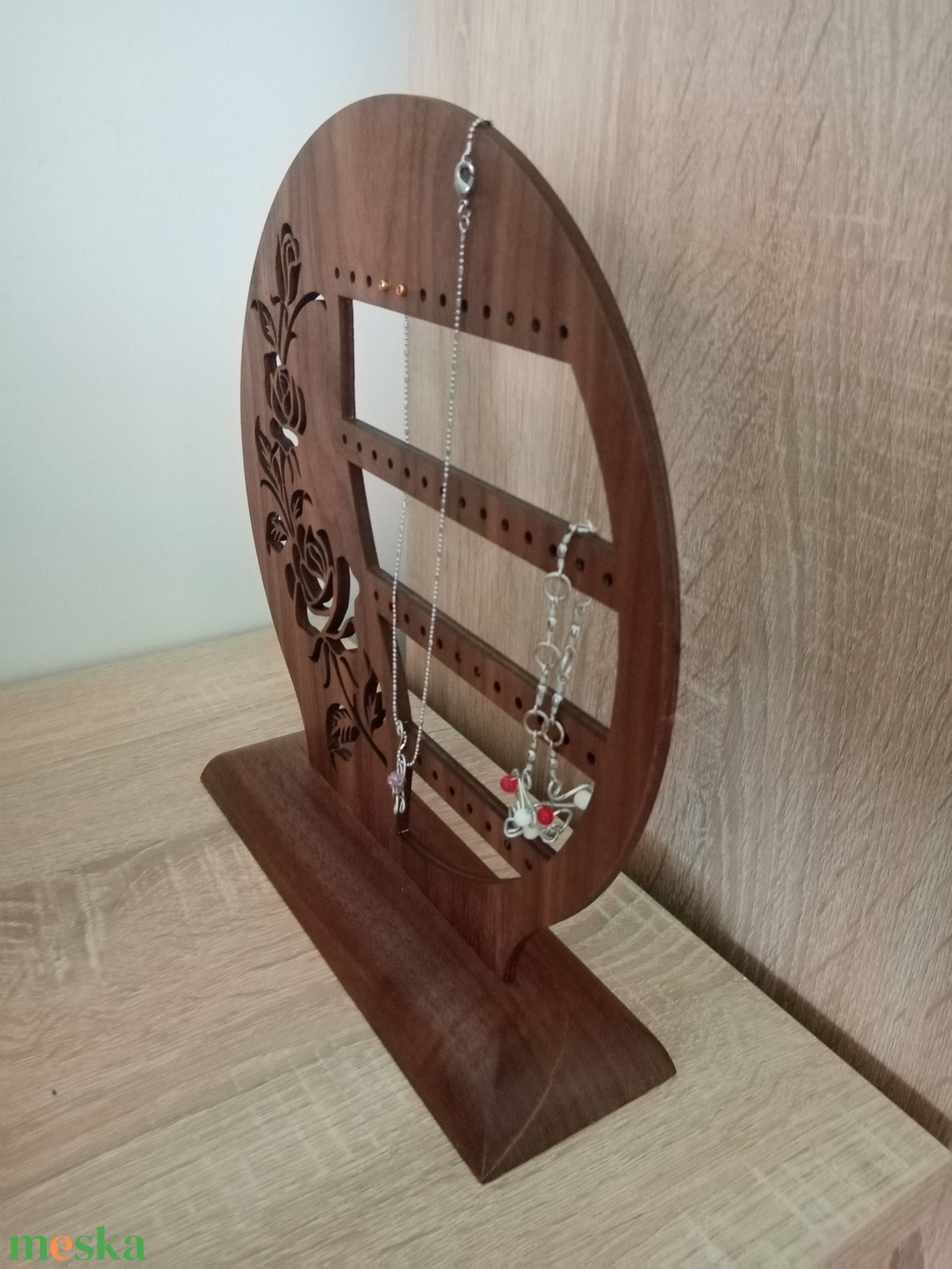 Ékszertartó, fülbevaló tartó, nyaklánctartó diófából, születésnap, ballagás, névnap, házassági évforduló - ékszer - ékszertartó - ékszertartó állvány - Meska.hu