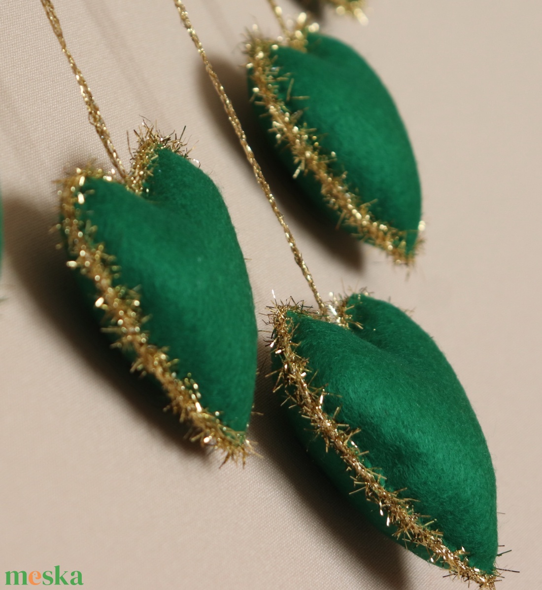 Karácsonyi filc harang ajtó- és ablakdísz � szíves, kézzel készült ünnepi dekor (zöld) - karácsony - adventi díszek - adventi ablakdekoráció - Meska.hu