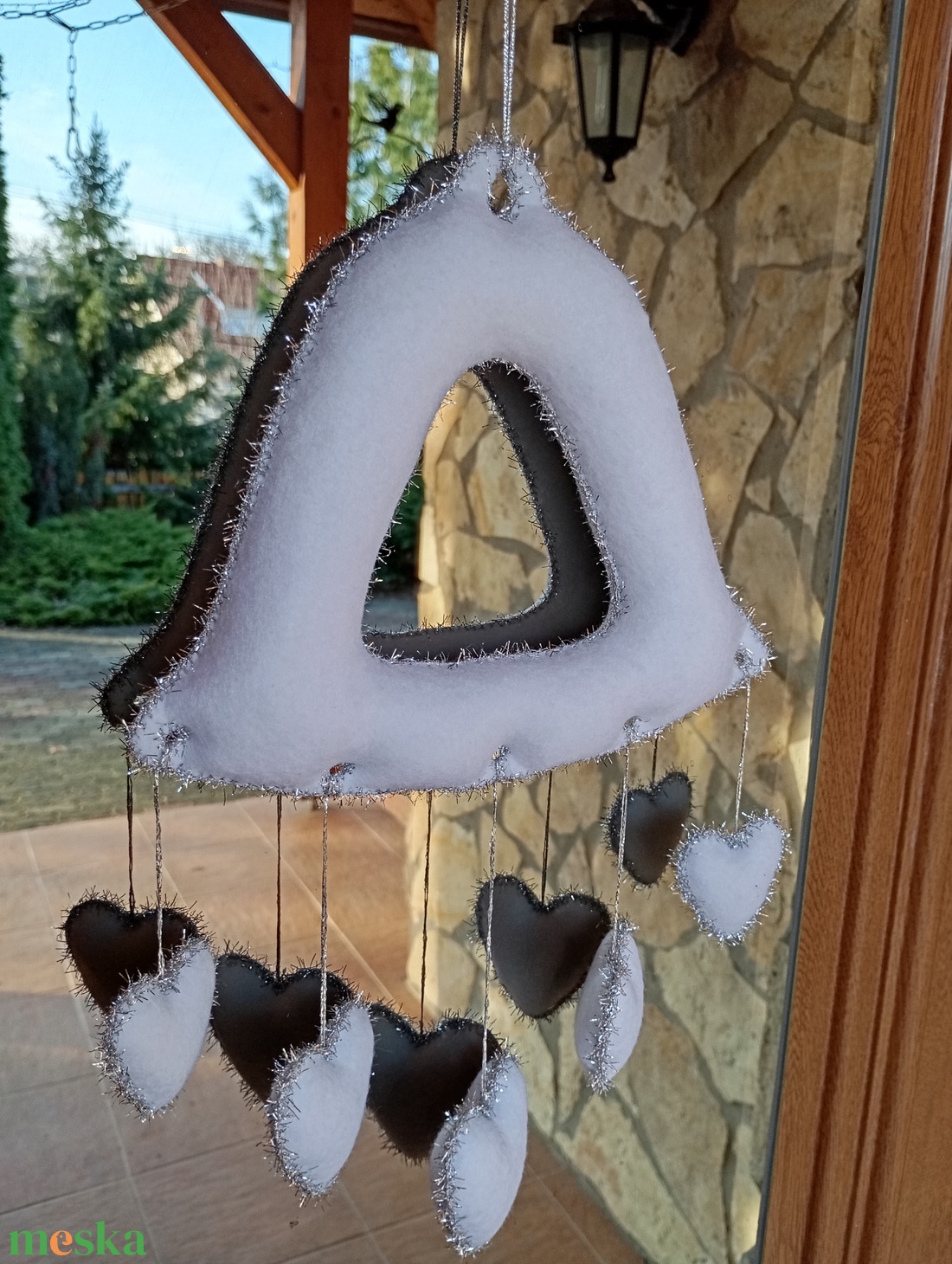 Téli filc harang ajtó- és ablakdísz � szíves, kézzel készült dekor (fehér�ezüst) - otthon & életmód - dekoráció - fali és függő dekoráció - függődísz - Meska.hu