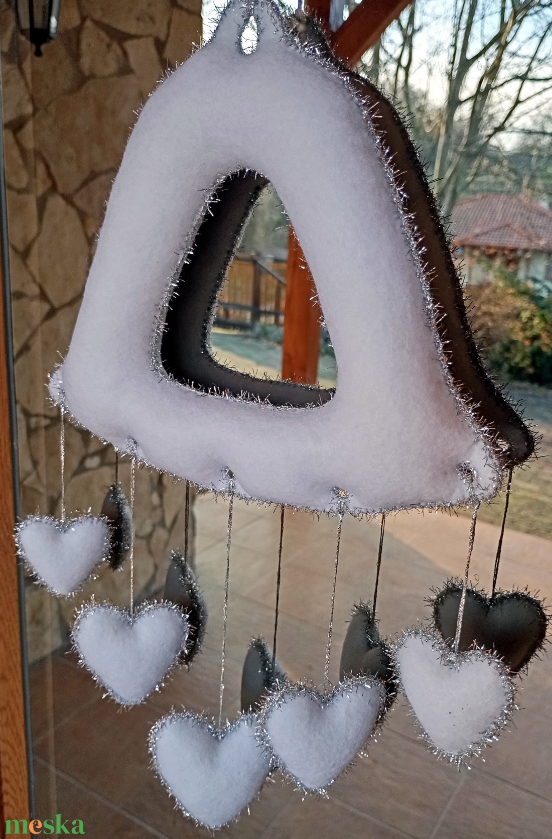 Téli filc harang ajtó- és ablakdísz � szíves, kézzel készült dekor (fehér�ezüst) - otthon & életmód - dekoráció - fali és függő dekoráció - függődísz - Meska.hu