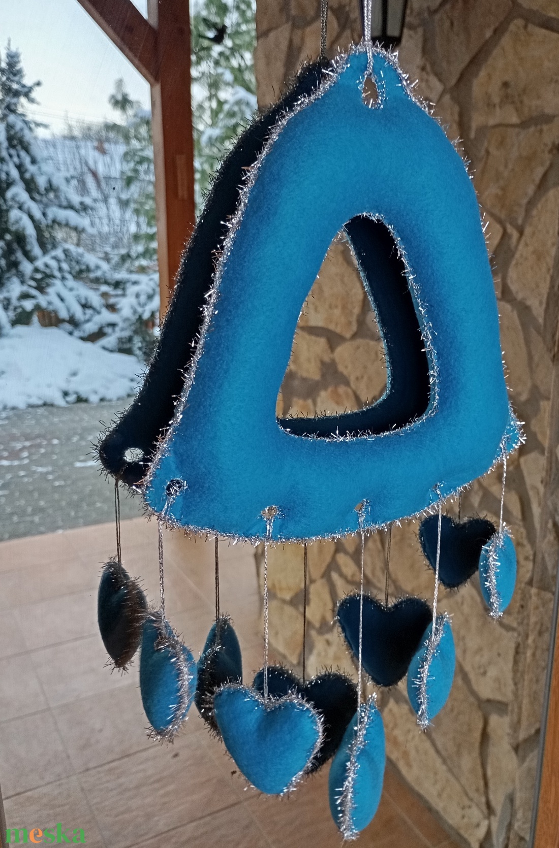 Téli filc harang ajtó- és ablakdísz � szíves, kézzel készült dekor (világoskék árnyalat, enyhén türkizes tónussal�ezüst) - otthon & életmód - dekoráció - ajtó- és ablak dekoráció - ablakdísz - Meska.hu
