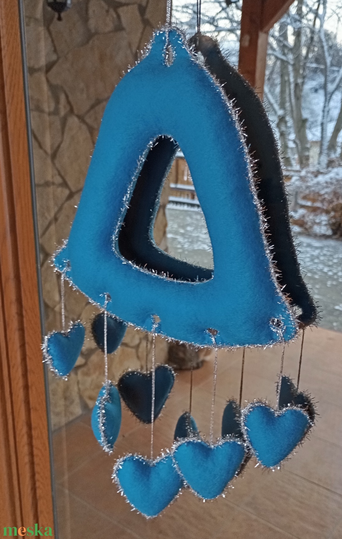 Téli filc harang ajtó- és ablakdísz � szíves, kézzel készült dekor (világoskék árnyalat, enyhén türkizes tónussal�ezüst) - otthon & életmód - dekoráció - ajtó- és ablak dekoráció - ablakdísz - Meska.hu