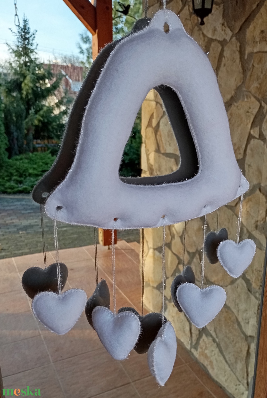 Téli filc harang ajtó- és ablakdísz � szíves, kézzel készült dekor (teljesen fehér) - otthon & életmód - dekoráció - ajtó- és ablak dekoráció - ablakdísz - Meska.hu