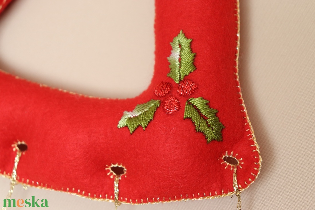 Karácsonyi filc harang ajtó- és ablakdísz � csillagos, kézzel hímzett ünnepi dekor (piros) - karácsony - karácsonyi lakásdekoráció - karácsonyi ajtódíszek - Meska.hu