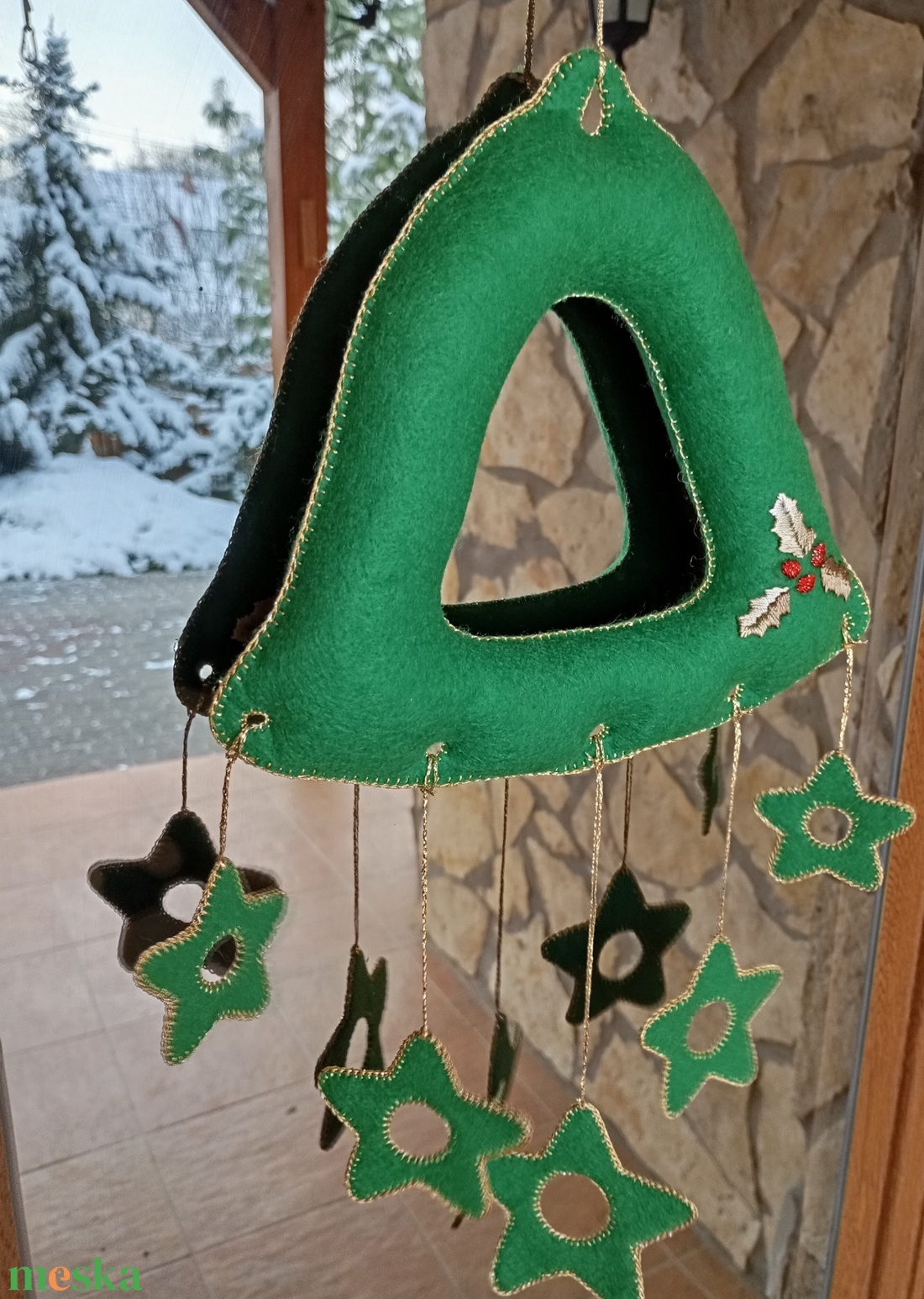 Karácsonyi filc harang ajtó- és ablakdísz � csillagos, kézzel hímzett ünnepi dekor (zöld) - karácsony - karácsonyi lakásdekoráció - karácsonyi ajtódíszek - Meska.hu