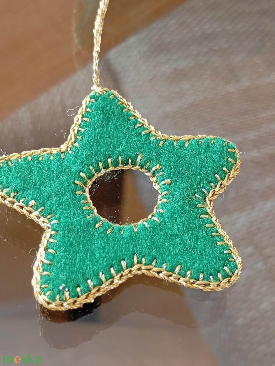 Karácsonyi filc harang ajtó- és ablakdísz � csillagos, kézzel hímzett ünnepi dekor (zöld) - karácsony - karácsonyi lakásdekoráció - karácsonyi ajtódíszek - Meska.hu