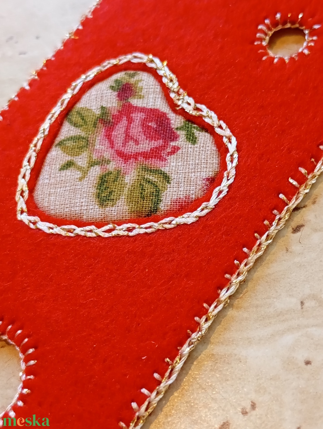 Filc könyvjelző textil szívmintával � piros, fehérarany  - könyv & zene - könyvjelző - Meska.hu