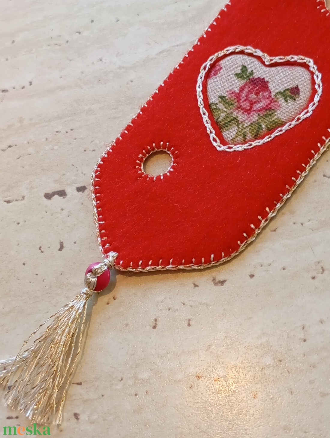 Filc könyvjelző textil szívmintával � piros, fehérarany  - könyv & zene - könyvjelző - Meska.hu