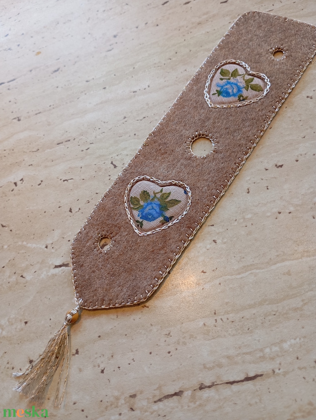 Natúr filc könyvjelző � kék rózsás szívek mintával - könyv & zene - könyvjelző - Meska.hu