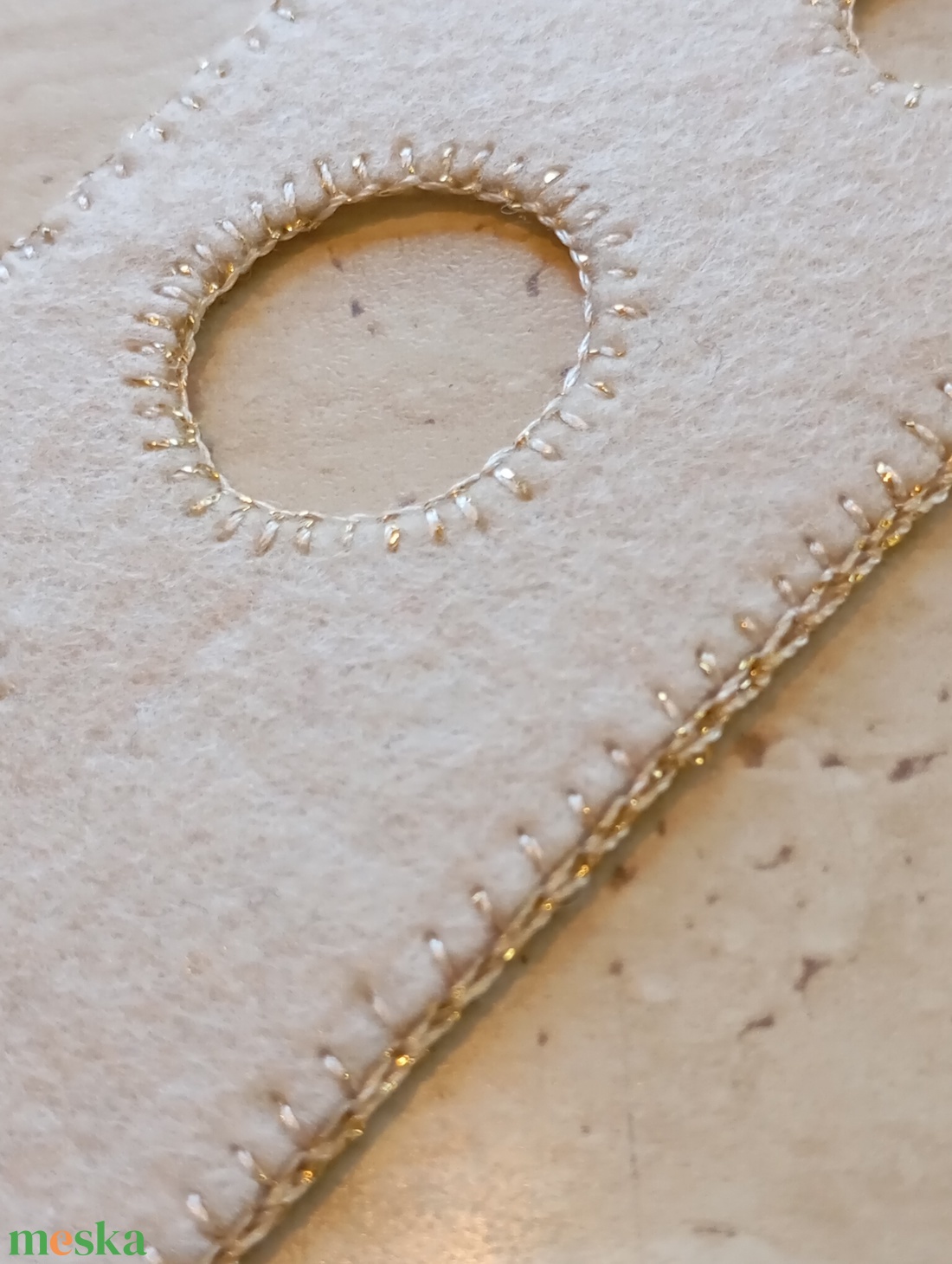 Krémszínű filc könyvjelző körmintával - könyv & zene - könyvjelző - Meska.hu