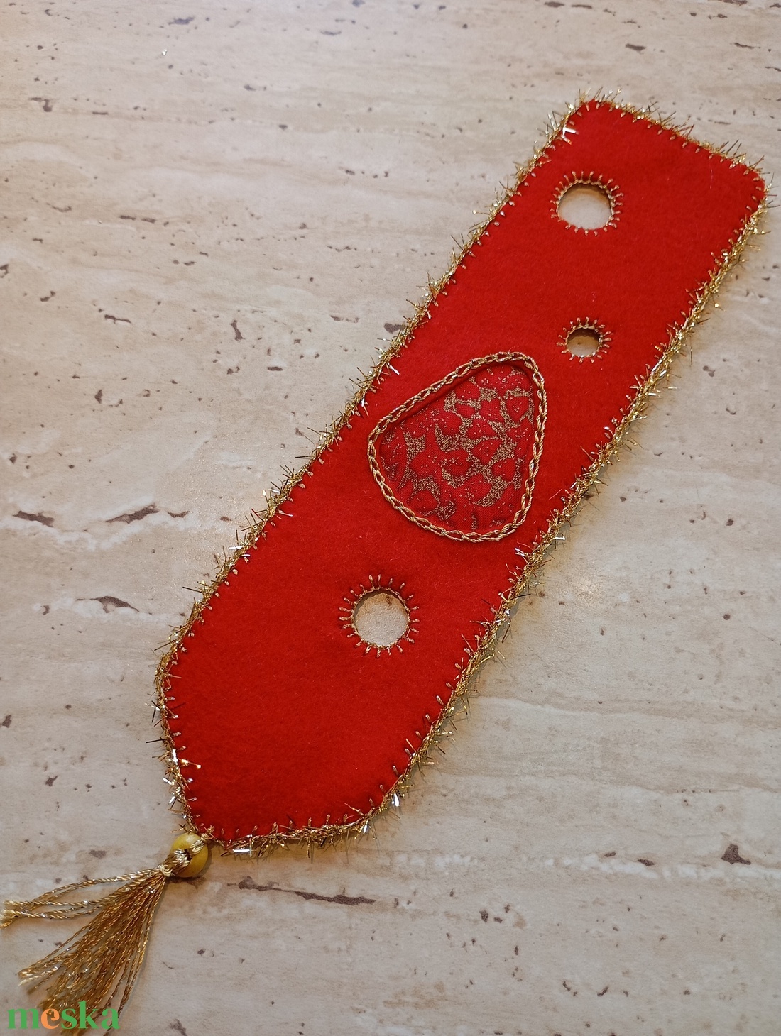 Piros filc könyvjelző arany harangmintával - könyv & zene - könyvjelző - Meska.hu