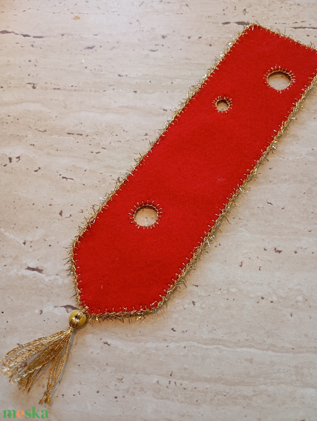 Piros filc könyvjelző arany harangmintával - könyv & zene - könyvjelző - Meska.hu