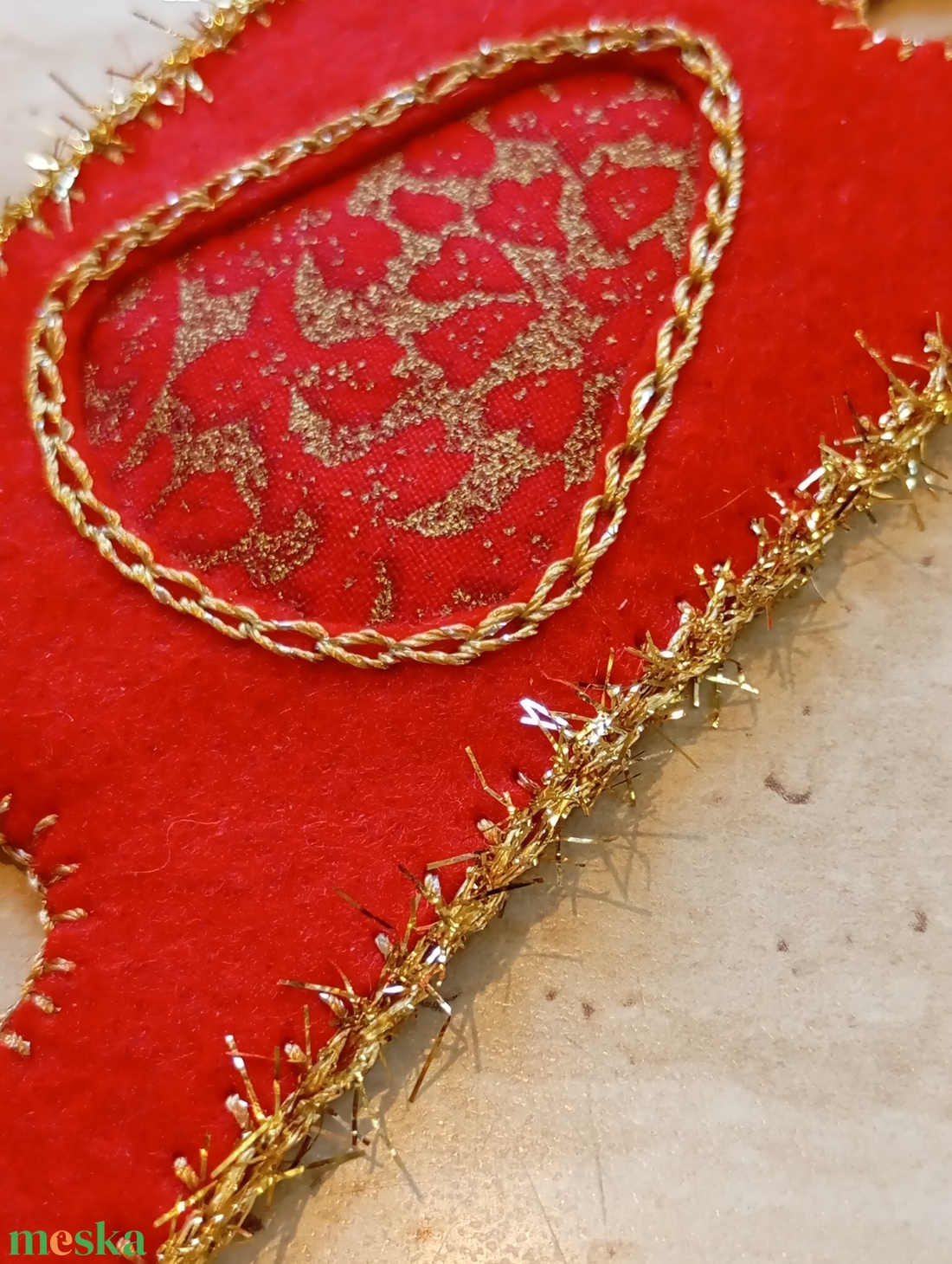 Piros filc könyvjelző arany harangmintával - könyv & zene - könyvjelző - Meska.hu