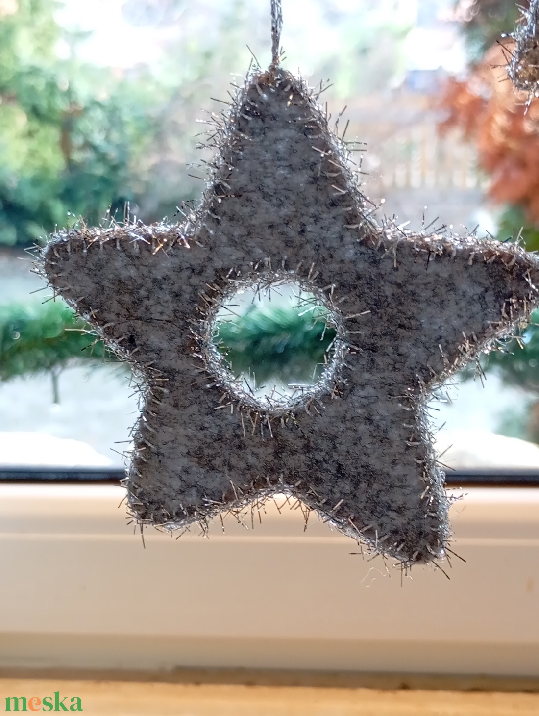 Szürke filc hold csillagokkal � kézzel készült, nyugodt hangulatú dekor - otthon & életmód - babaszoba, gyerekszoba - babaszoba dekoráció - Meska.hu