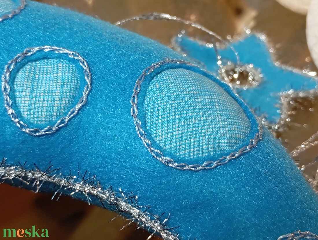 Kékes türkiz filc hold csillagokkal � kézzel készült falidekor - otthon & életmód - babaszoba, gyerekszoba - babaszoba dekoráció - Meska.hu