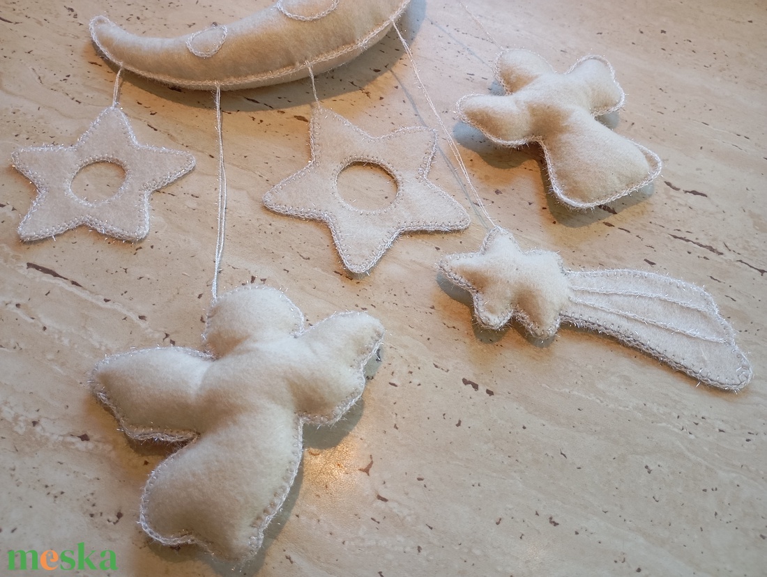 Natúr (vajszínű) filc hold csillagokkal és angyalokkal � kézzel készült falidekor - otthon & életmód - babaszoba, gyerekszoba - babaszoba dekoráció - Meska.hu