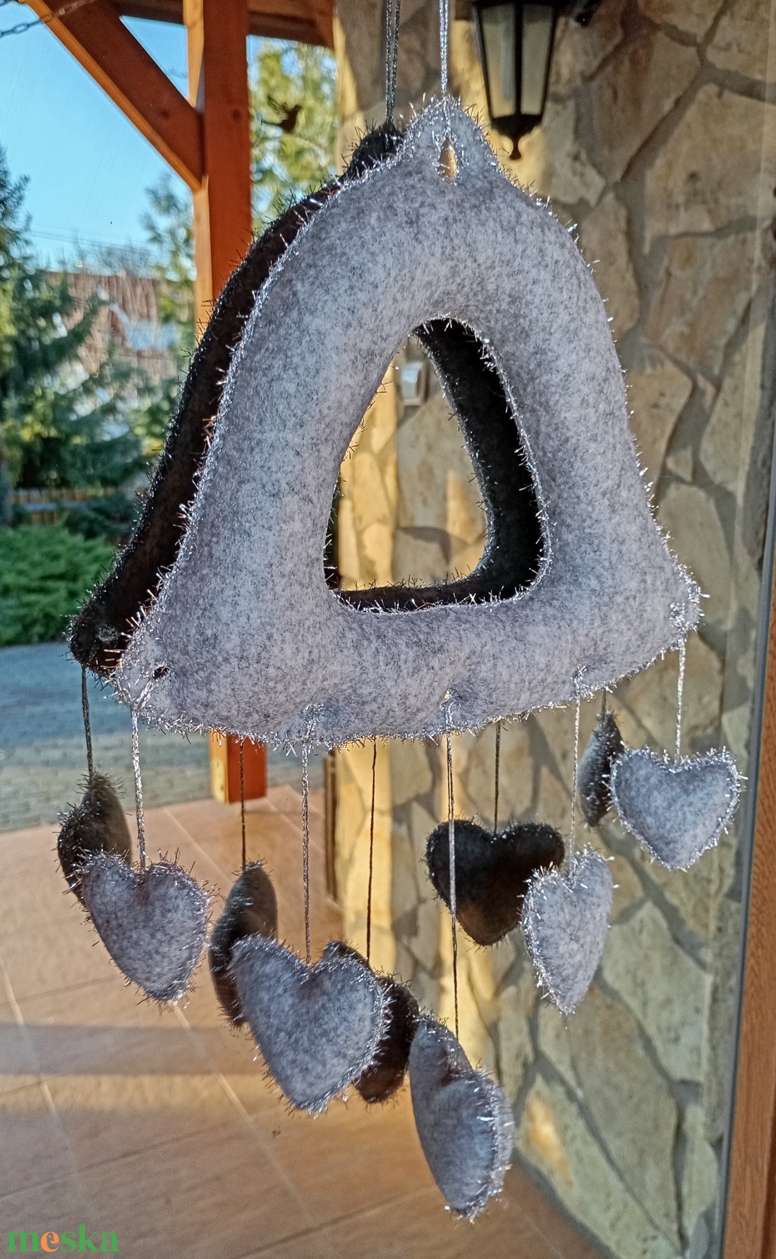 Téli filc harang ajtó- és ablakdísz � szíves, kézzel készült dekor (szürke�ezüst) - otthon & életmód - dekoráció - ajtó- és ablak dekoráció - ablakdísz - Meska.hu