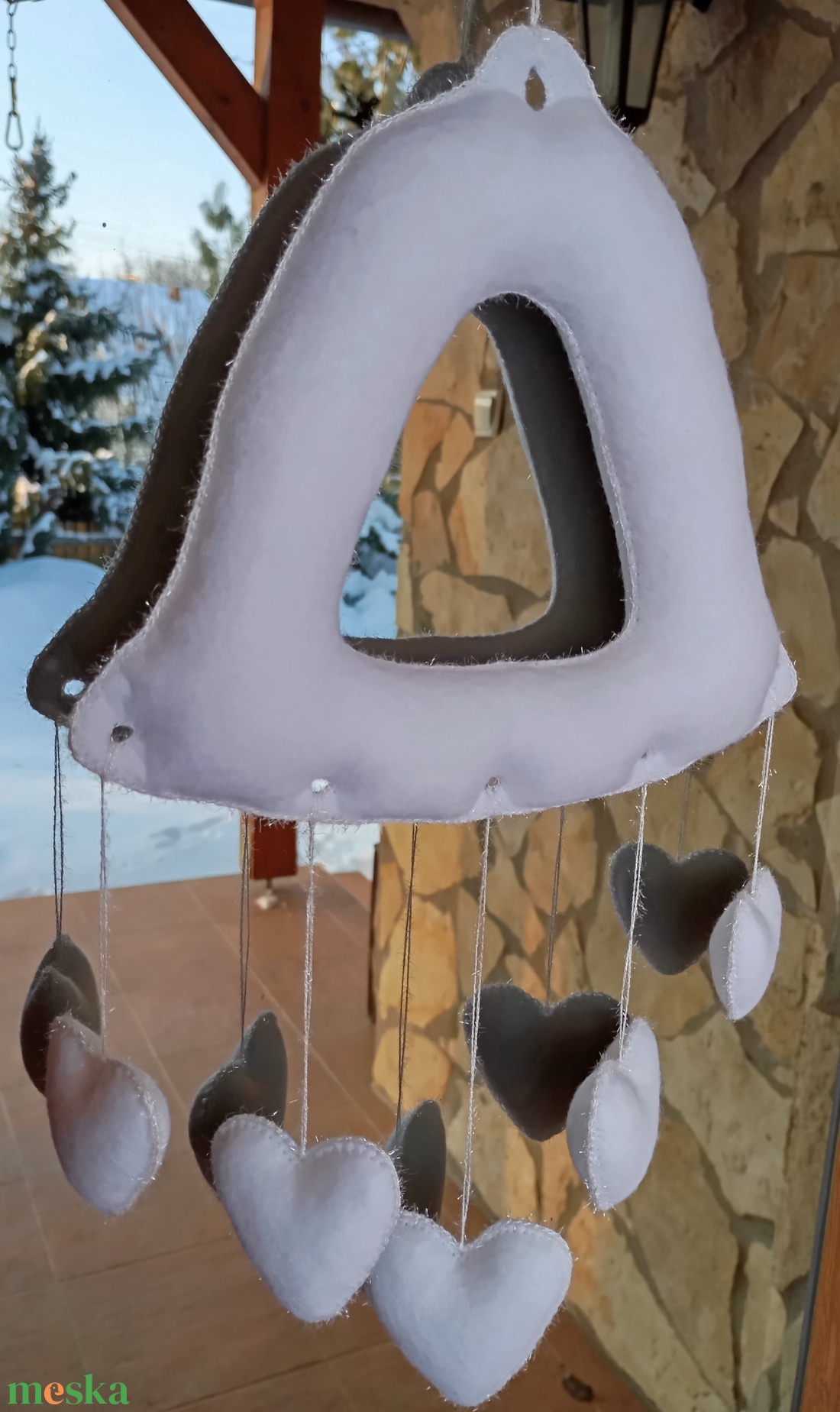 Téli filc harang ajtó- és ablakdísz � szíves, kézzel készült dekor (teljesen fehér) - otthon & életmód - dekoráció - ajtó- és ablak dekoráció - ablakdísz - Meska.hu