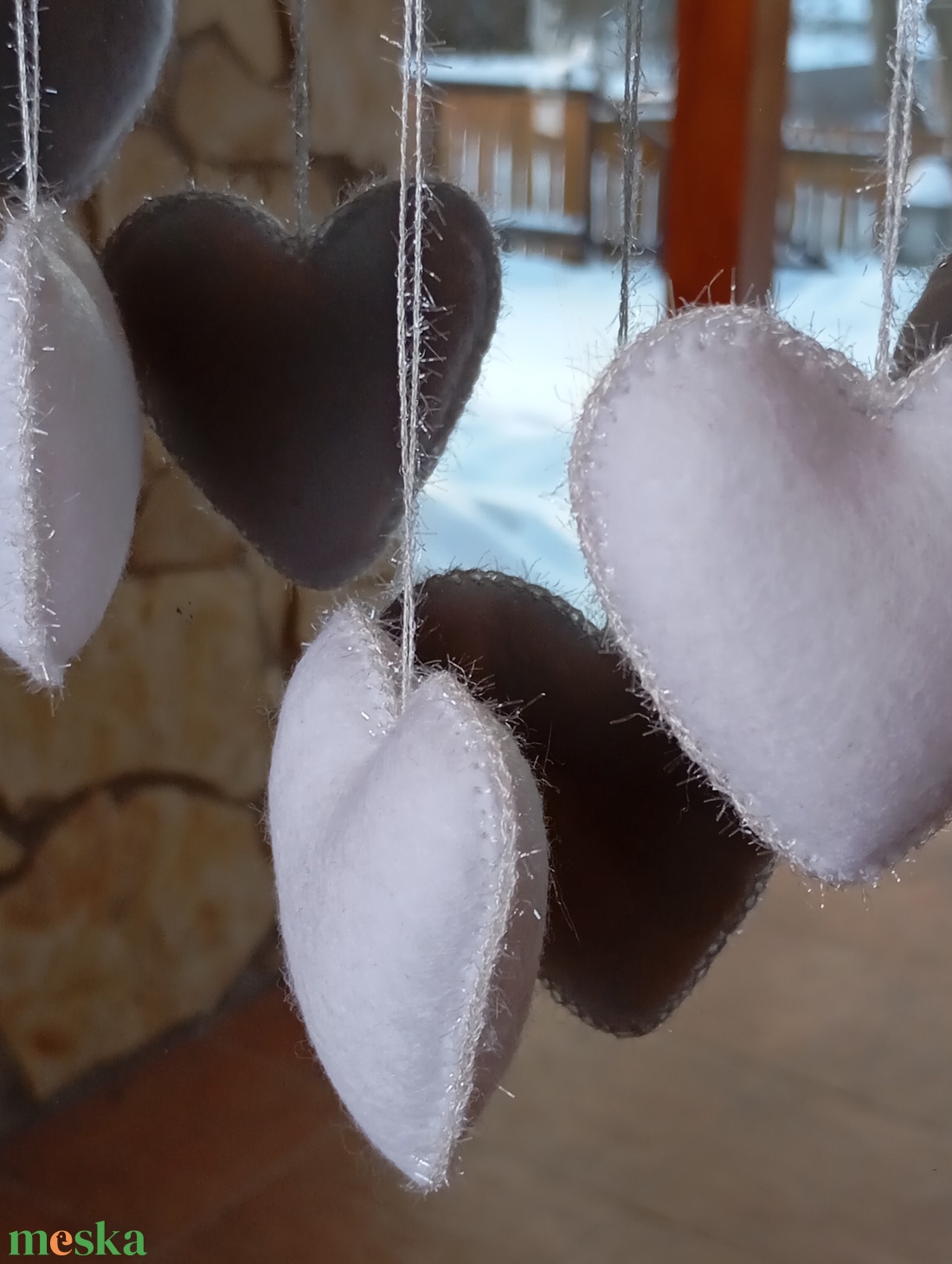 Téli filc harang ajtó- és ablakdísz � szíves, kézzel készült dekor (teljesen fehér) - otthon & életmód - dekoráció - ajtó- és ablak dekoráció - ablakdísz - Meska.hu