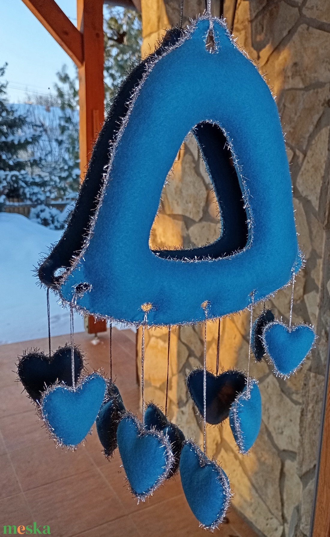 Téli filc harang ajtó- és ablakdísz � szíves, kézzel készült dekor (világoskék árnyalat, enyhén türkizes tónussal�ezüst) - otthon & életmód - dekoráció - ajtó- és ablak dekoráció - ablakdísz - Meska.hu