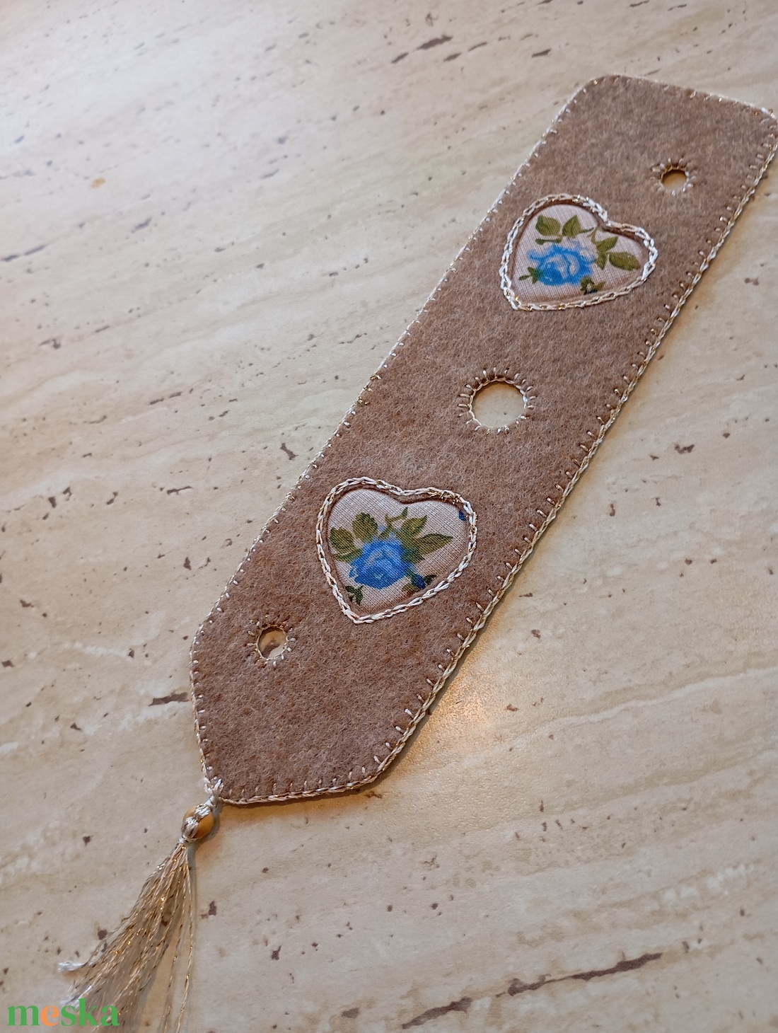 Natúr filc könyvjelző � kék rózsás szívek mintával - könyv & zene - könyvjelző - Meska.hu