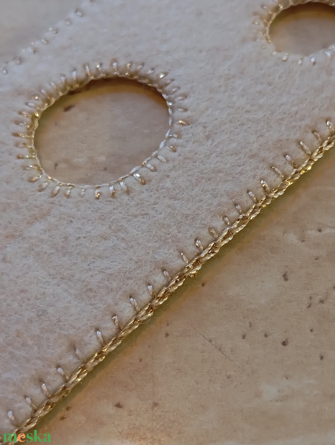 Krémszínű filc könyvjelző körmintával - könyv & zene - könyvjelző - Meska.hu