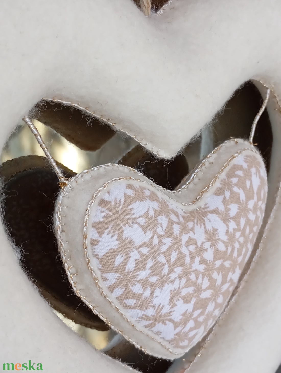 Ekrü filc szív apró mintás textilbetéttel - otthon & életmód - dekoráció - ajtó- és ablak dekoráció - ablakdísz - Meska.hu