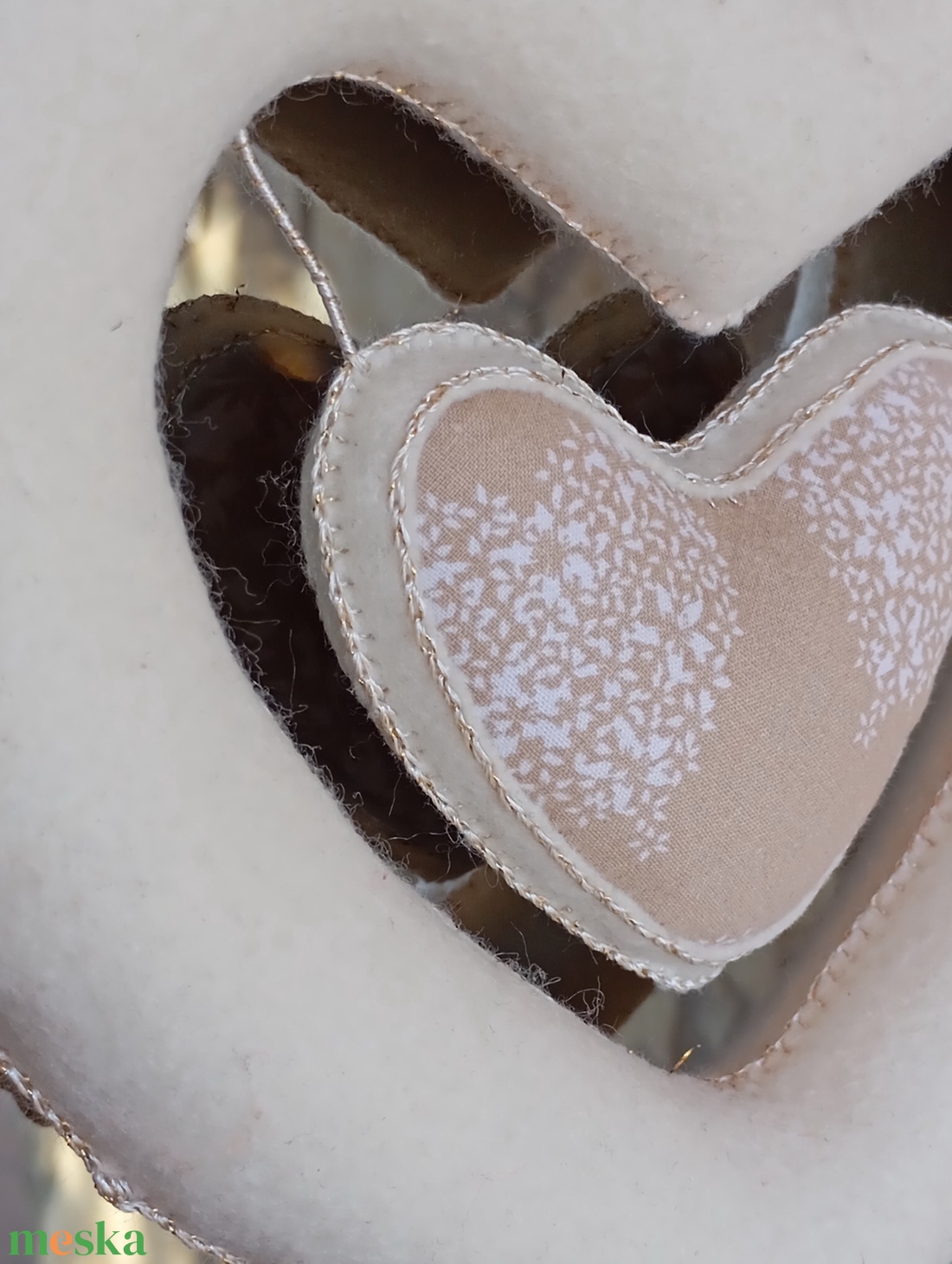 Ekrü filc szív apró mintás textilbetéttel - otthon & életmód - dekoráció - ajtó- és ablak dekoráció - ablakdísz - Meska.hu