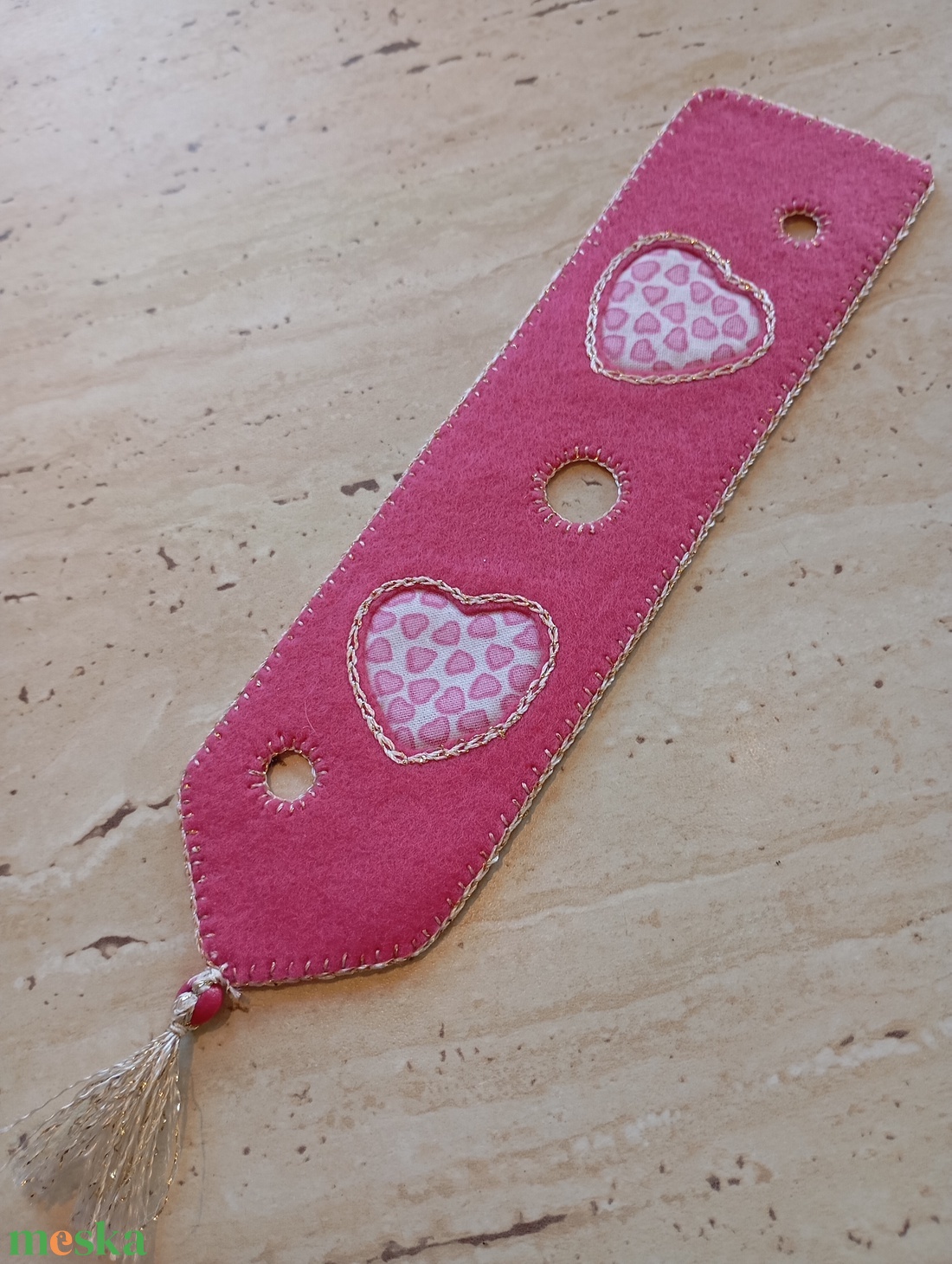 Rózsaszín filc könyvjelző szívmintával  - könyv & zene - könyvjelző - Meska.hu