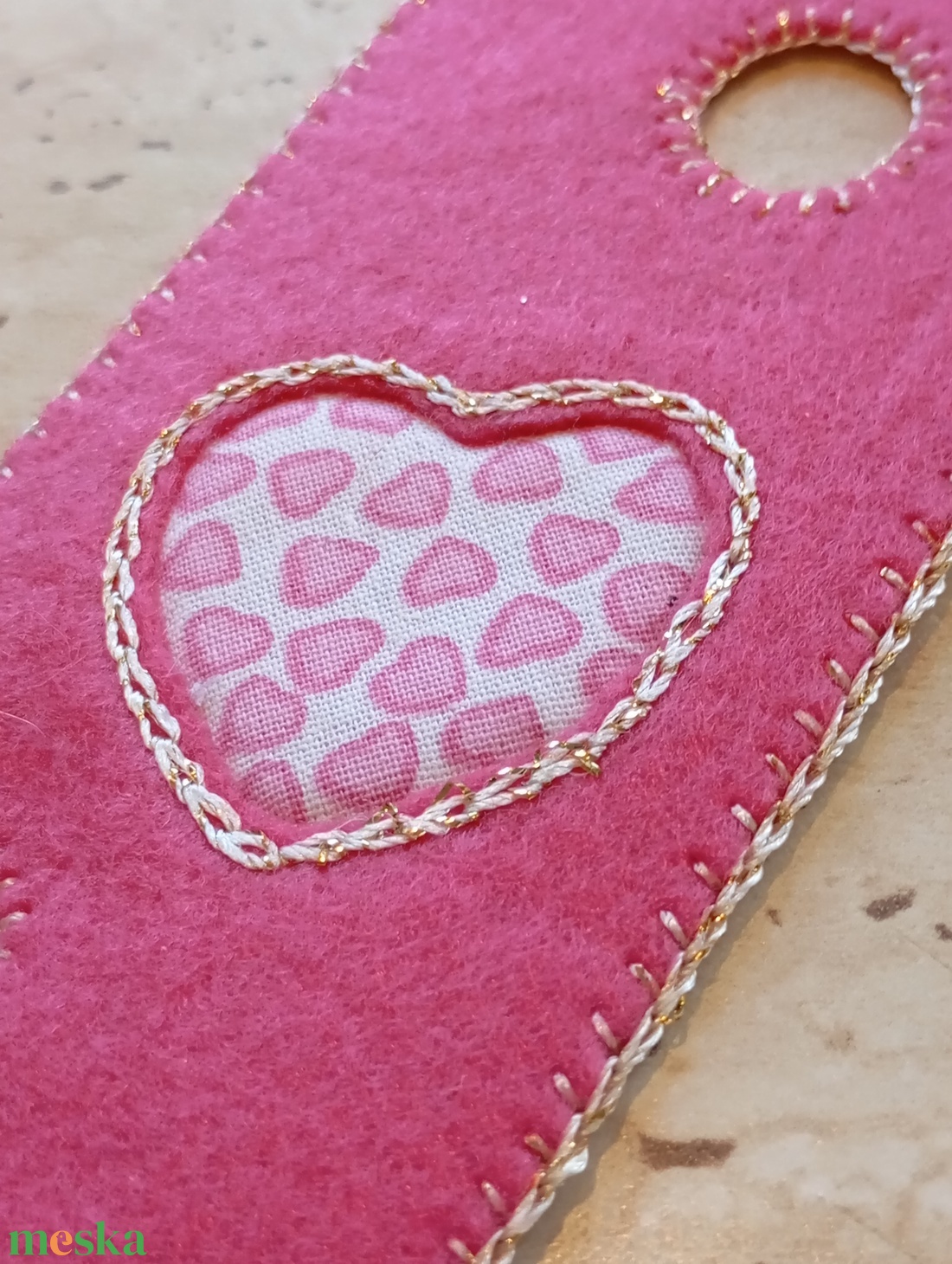 Rózsaszín filc könyvjelző szívmintával  - könyv & zene - könyvjelző - Meska.hu