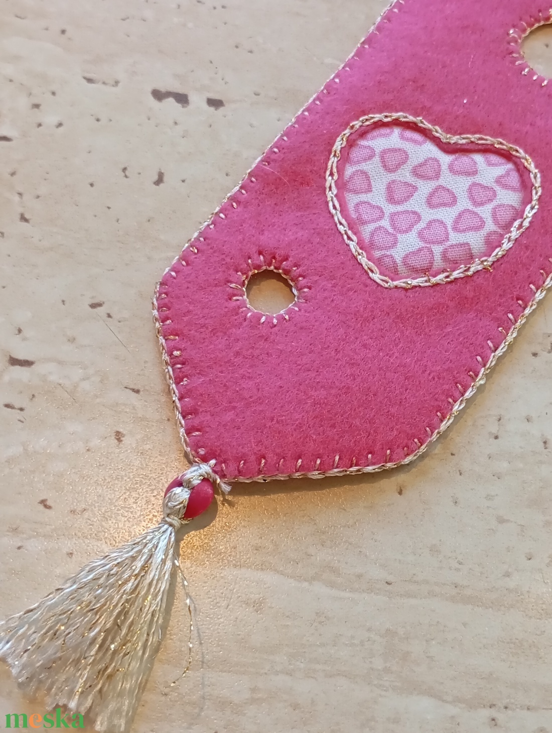 Rózsaszín filc könyvjelző szívmintával  - könyv & zene - könyvjelző - Meska.hu