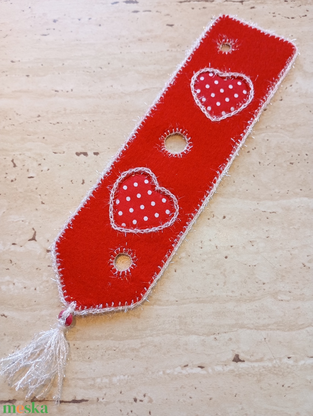 Piros filc könyvjelző fehér pöttyös szívmintával - könyv & zene - könyvjelző - Meska.hu