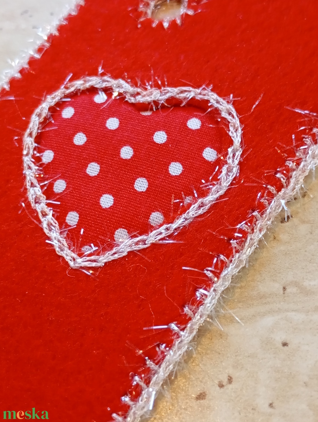Piros filc könyvjelző fehér pöttyös szívmintával - könyv & zene - könyvjelző - Meska.hu