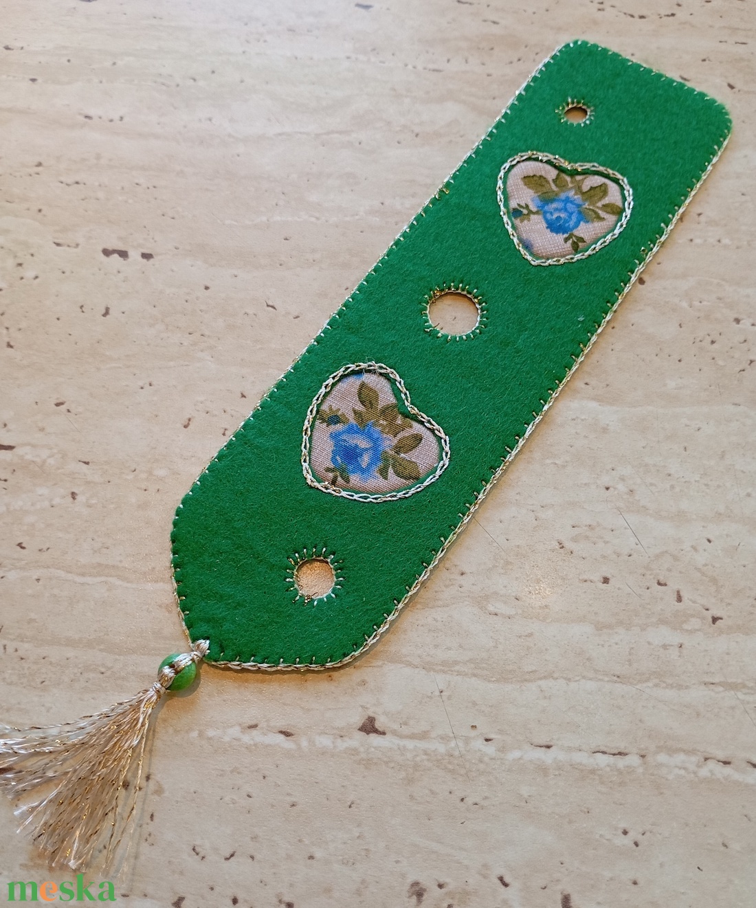 Zöld filc könyvjelző virágmintás szívmotívummal - könyv & zene - könyvjelző - Meska.hu