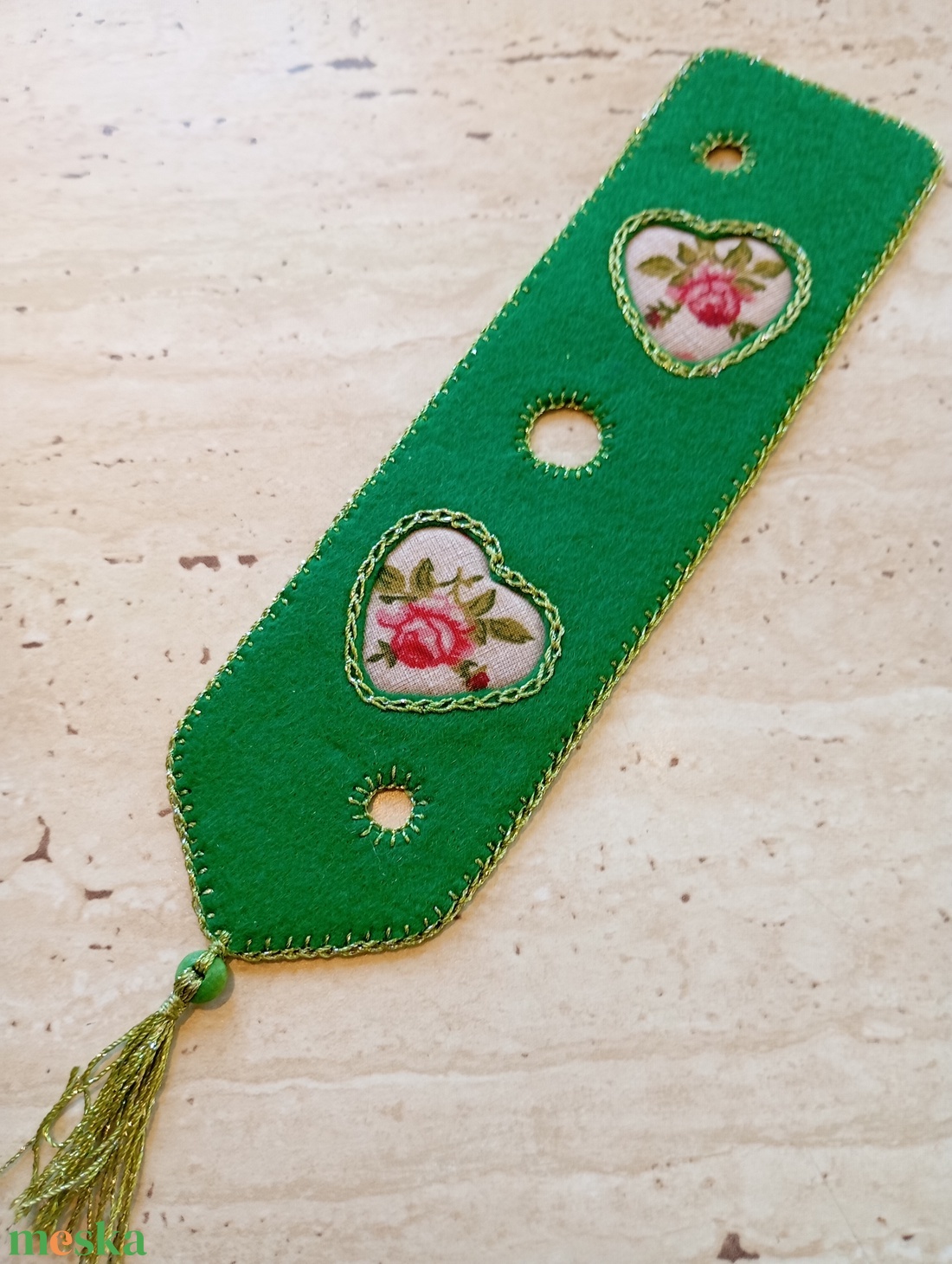Zöld filc könyvjelző rózsás szívmotívummal  - könyv & zene - könyvjelző - Meska.hu