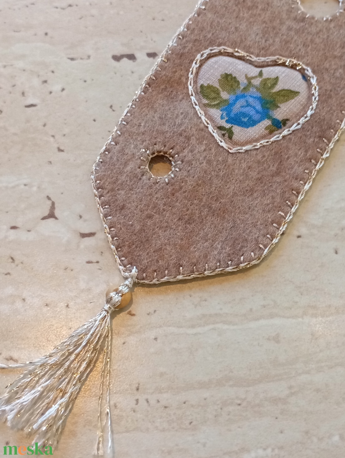 Natúr filc könyvjelző � kék rózsás szívek mintával - könyv & zene - könyvjelző - Meska.hu