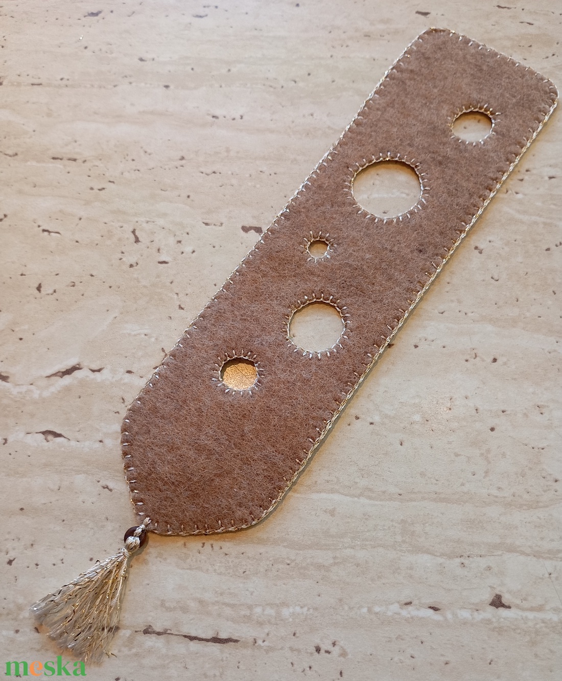 Bézs színű filc könyvjelző körmintával - könyv & zene - könyvjelző - Meska.hu