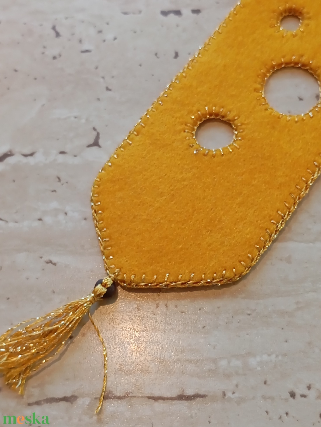 Napsárga filc könyvjelző körmintával - könyv & zene - könyvjelző - Meska.hu