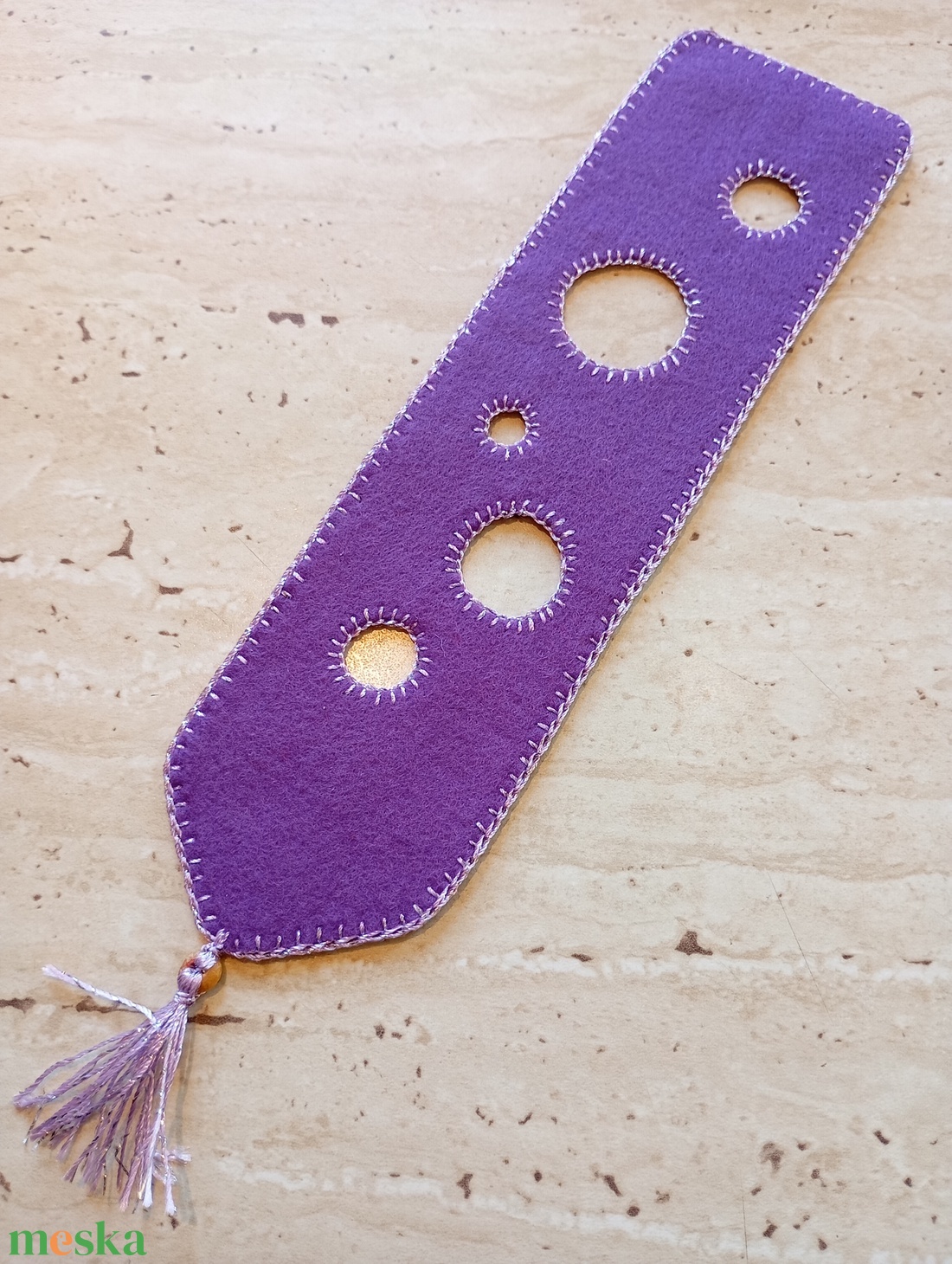 Lila filc könyvjelző körmintával - könyv & zene - könyvjelző - Meska.hu